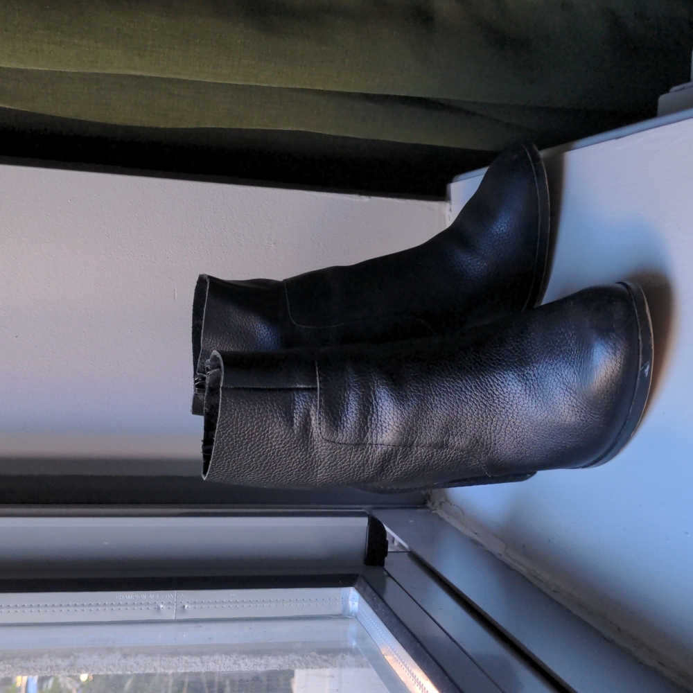 **OBO** Black leather booties